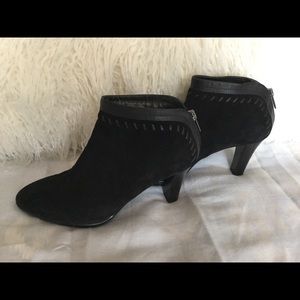 Aquatalia ankle booties black size 7.5